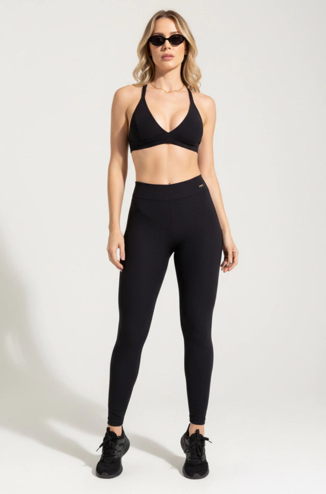 Conjunto canelado cintura média e top milano preto